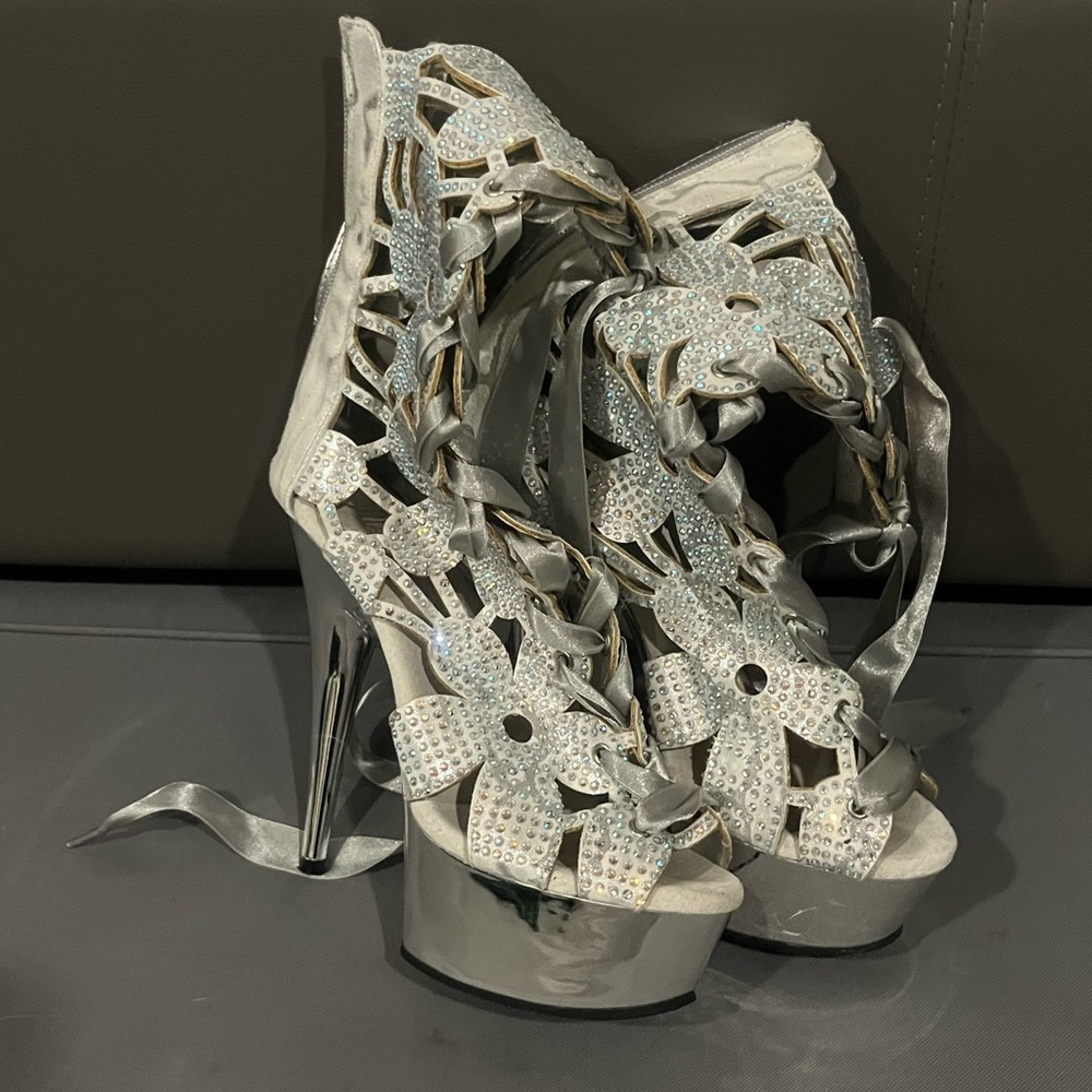 Rhinestone pleaser delights